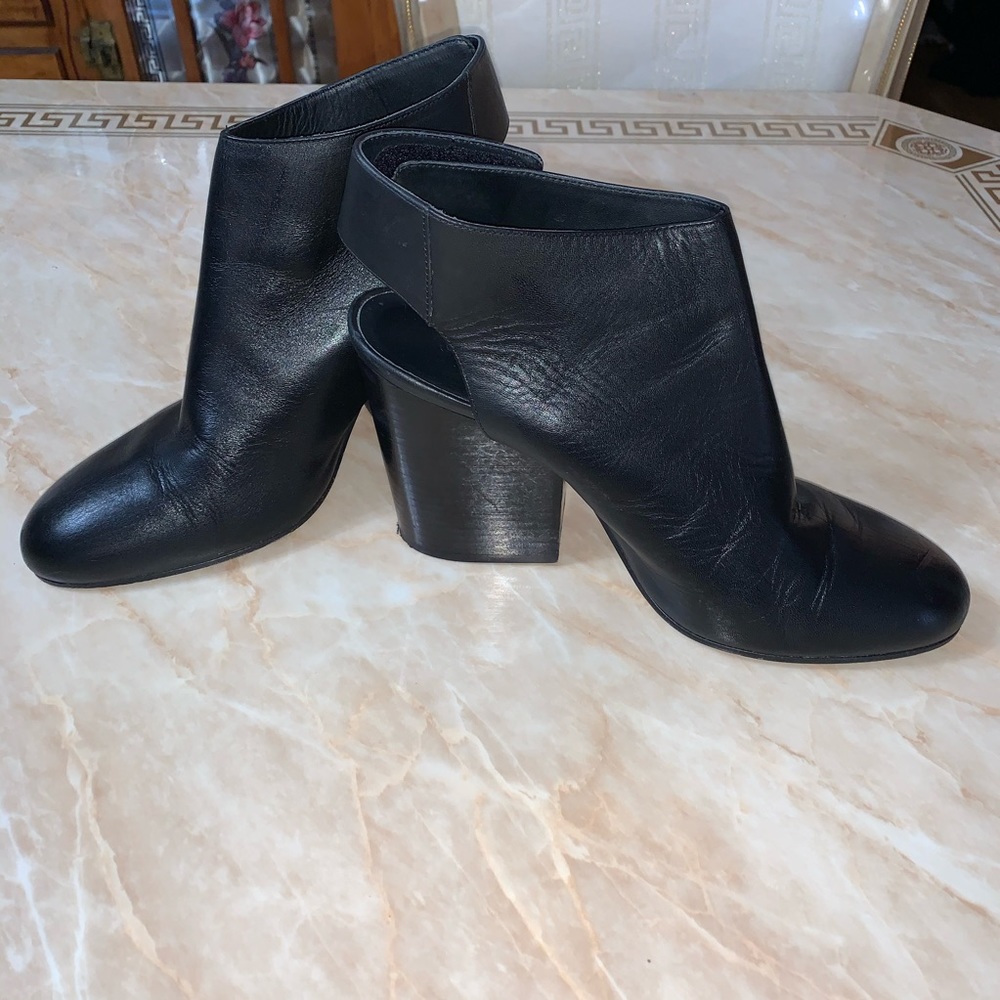 Vince size 10 M